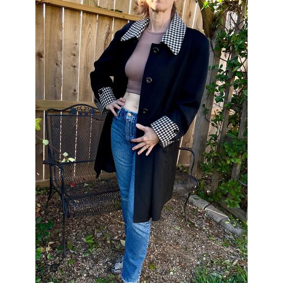 Vintage Black Swing Coat with Contrast Collar and Houndstooth Accents - Picture 1 of 9